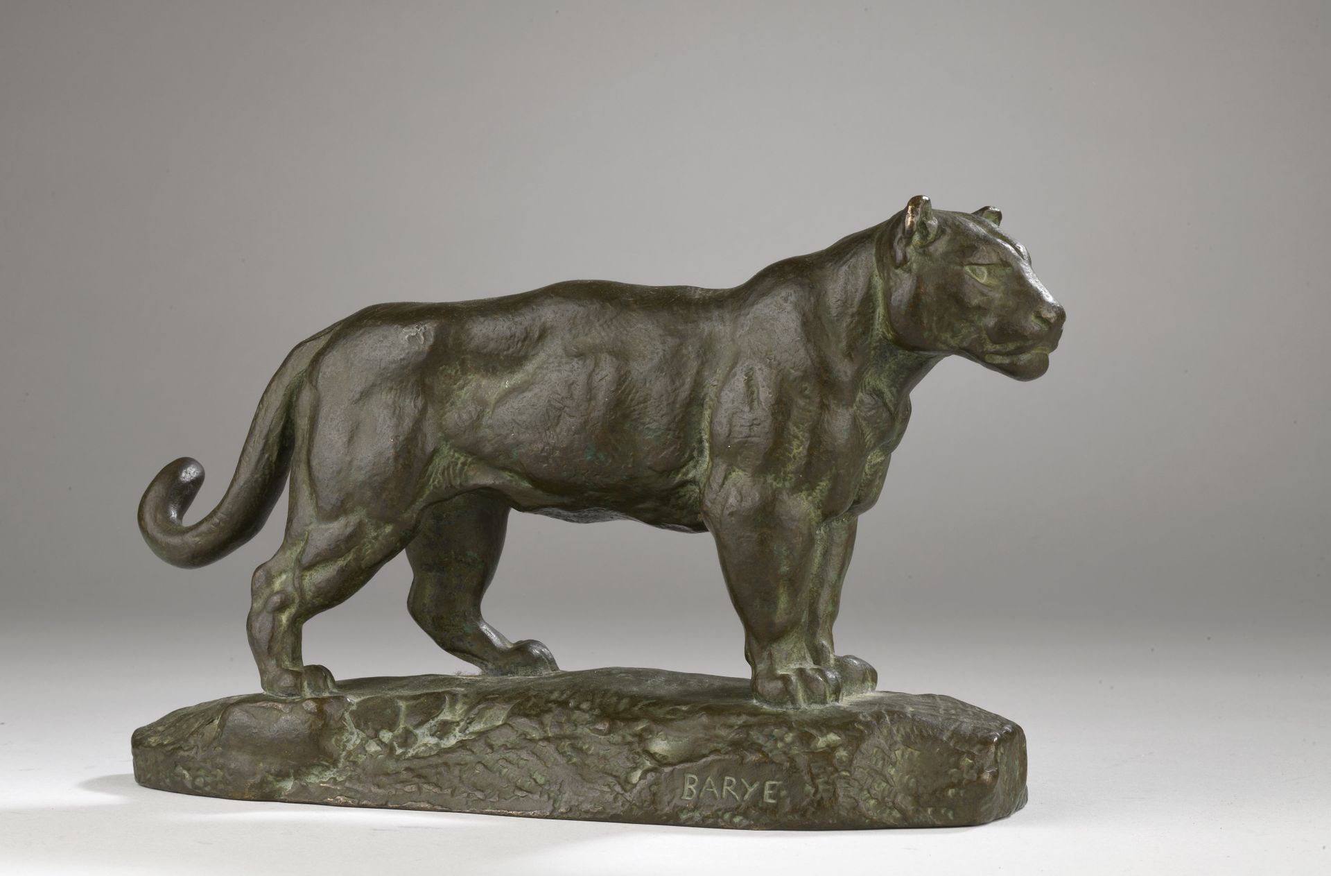 Null 安托万-路易-巴耶(1795-1875) 
站立的美洲虎n°1（自然人的露台）
1876年的巴比安版 
棕绿色铜锈的青铜器
阳台上有 "BARYE "&hellip;
