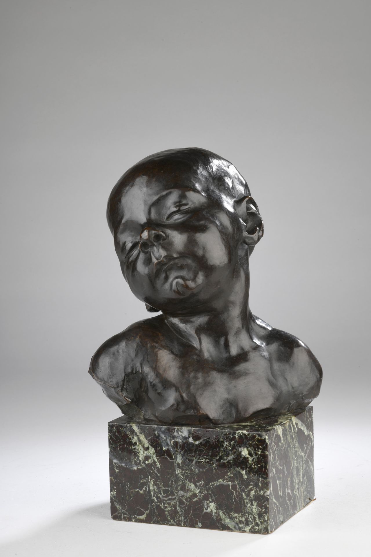 Null Aimé-Jules Dalou (1838-1902) 
Buste de Bébé endormi 
Bronze à patine brun f&hellip;