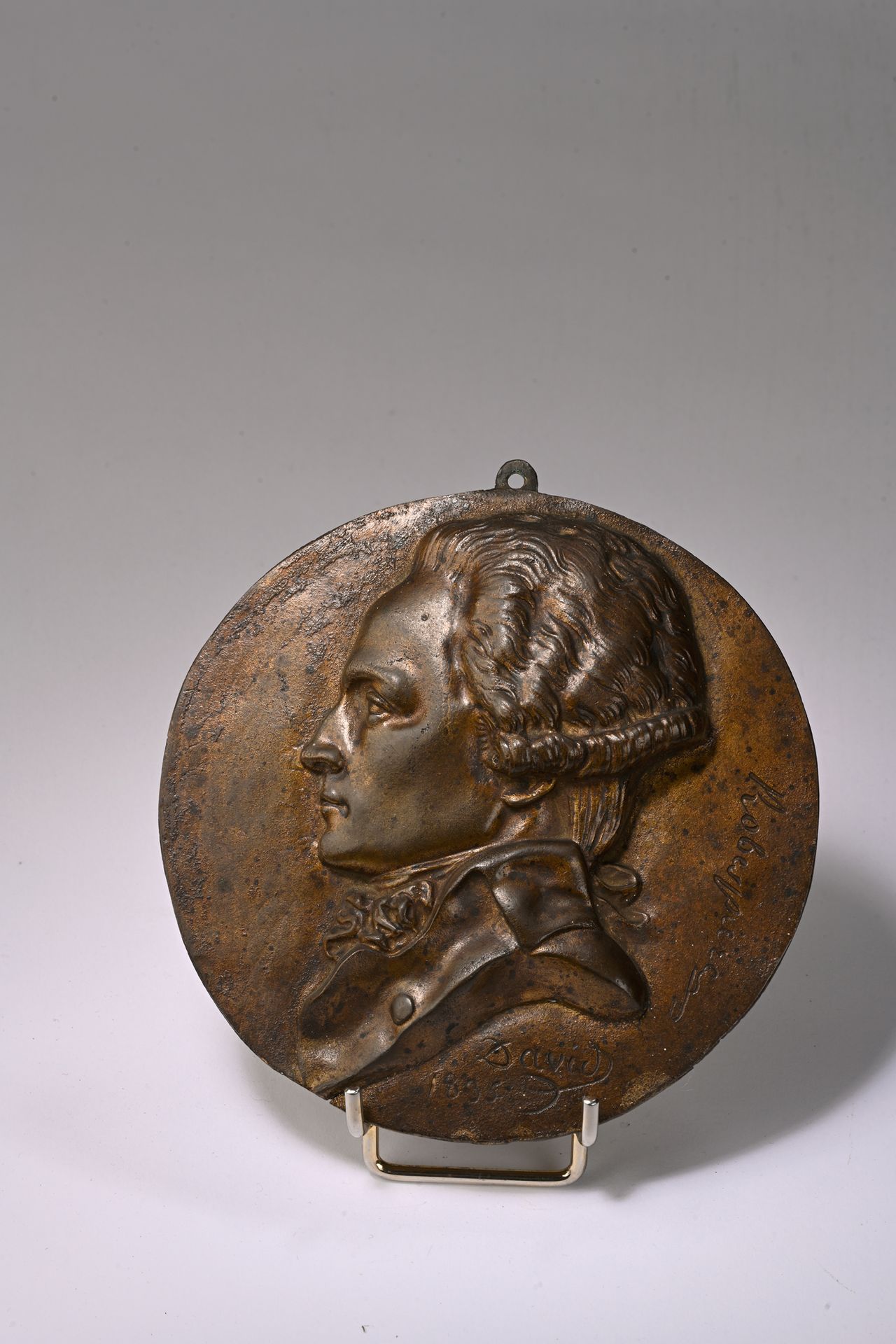 Null D’après DAVID D’ANGERS (1788-1856).
Robespierre, 1835
Médaillon en bronze à&hellip;