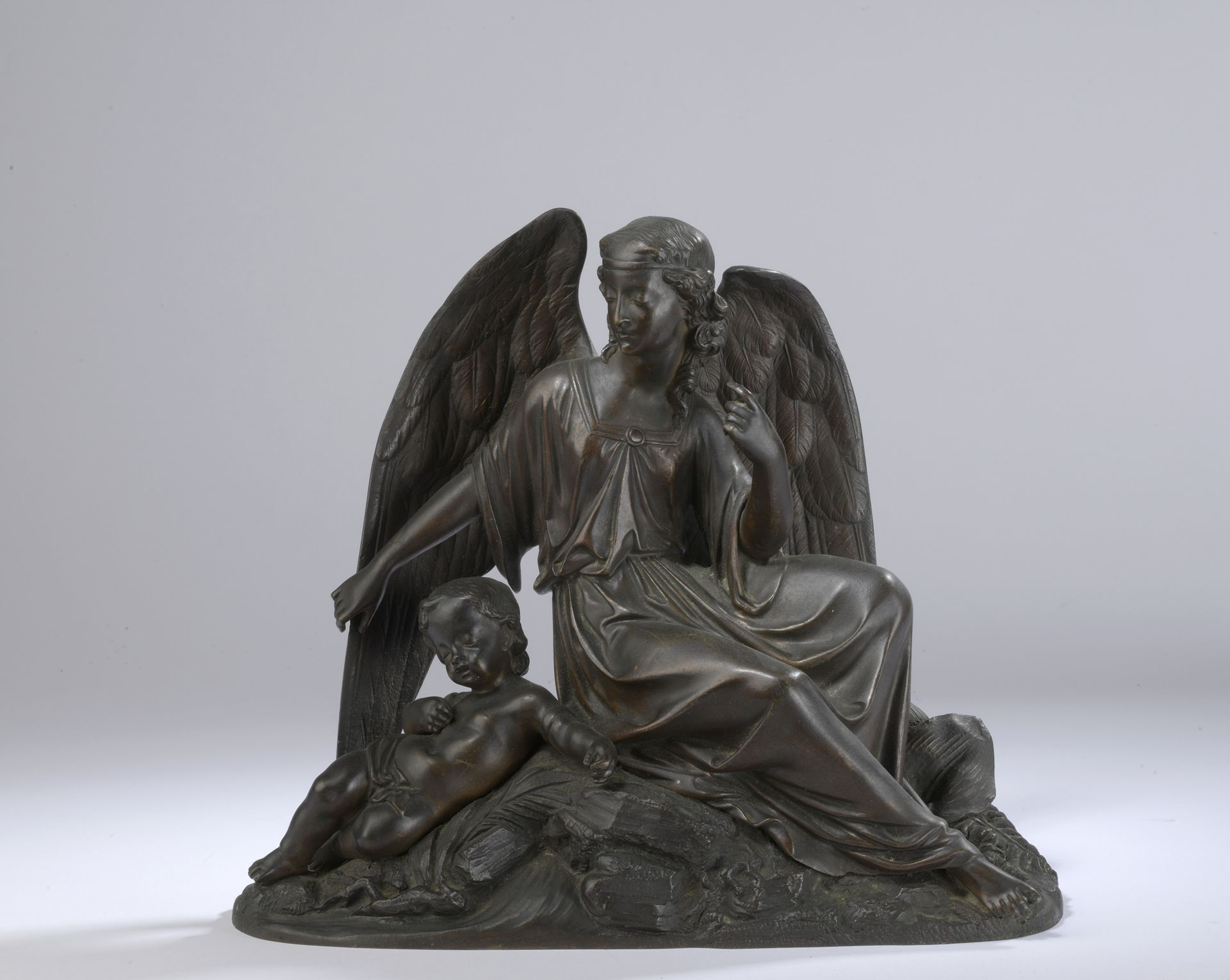 Null École du XIXe siècle
Ange protégeant un petit enfant 
Épreuve en bronze à p&hellip;