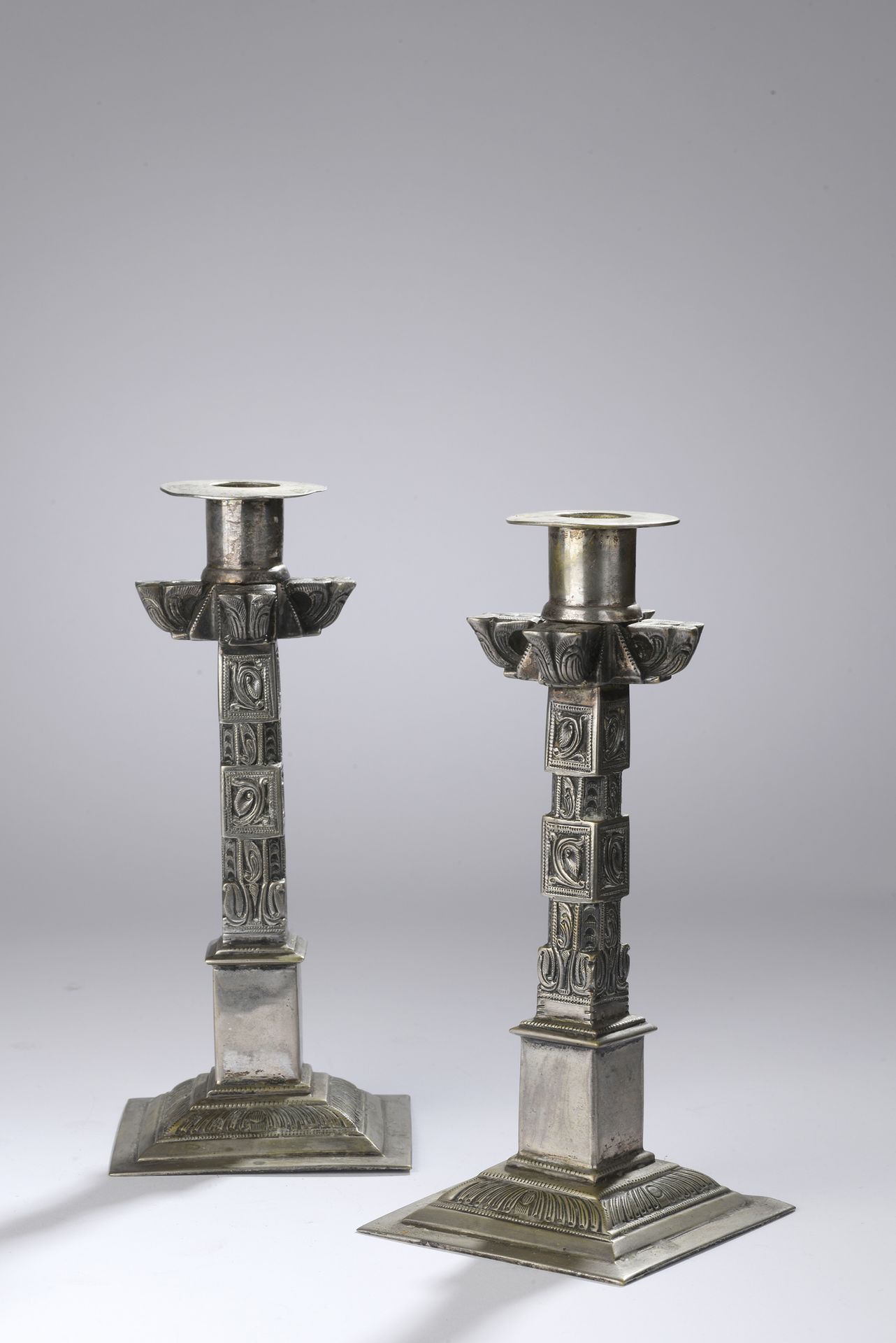 Null 20th century FOREIGN work
Pair of silver-plated corkscrews decorated with i&hellip;