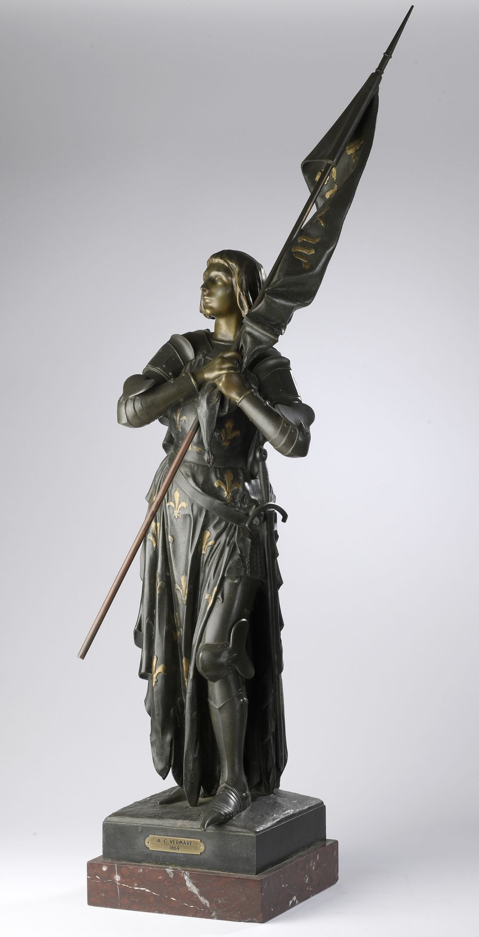 Null André VERMARE (1869-1949)
Jeanne d’Arc à l’étendard
Épreuve en régule monté&hellip;