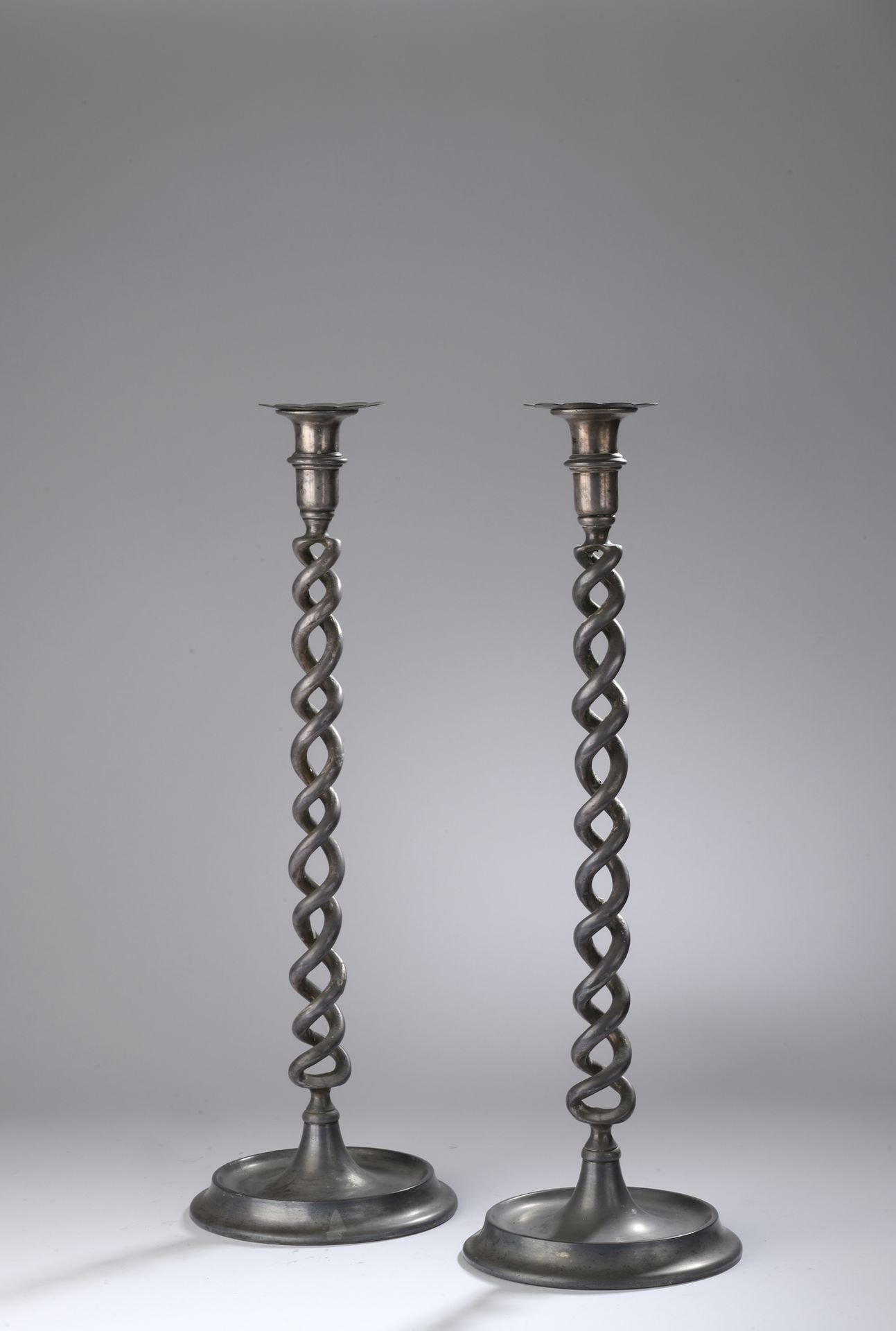 Null Twentieth-century work.
Curious PAIR OF LARGE CANDLES in silver-plated meta&hellip;