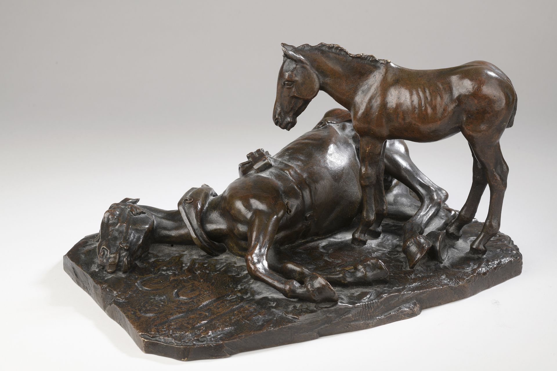 Null 康斯坦丁-克里斯特斯科（1872-1928）
死去的母马和马驹
带棕色铜锈的青铜器
露台上有 "Cristesco "签名 
标有 Susse Fre&hellip;