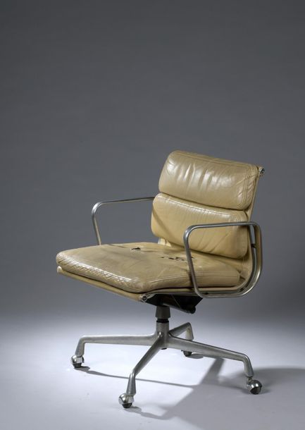 Null Charles (1907-1978) et Ray EAMES (1912-1988)


Soft Pad Chair


Modèle EA 2&hellip;