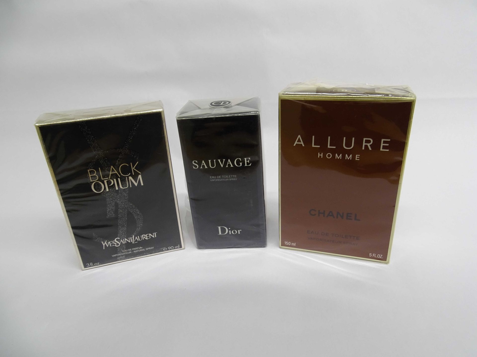 Null 
	奖品包括：

- Yves Saint Laurent的Black Opium淡香水，喷雾，90毫升

- Chanel的Allure homme&hellip;