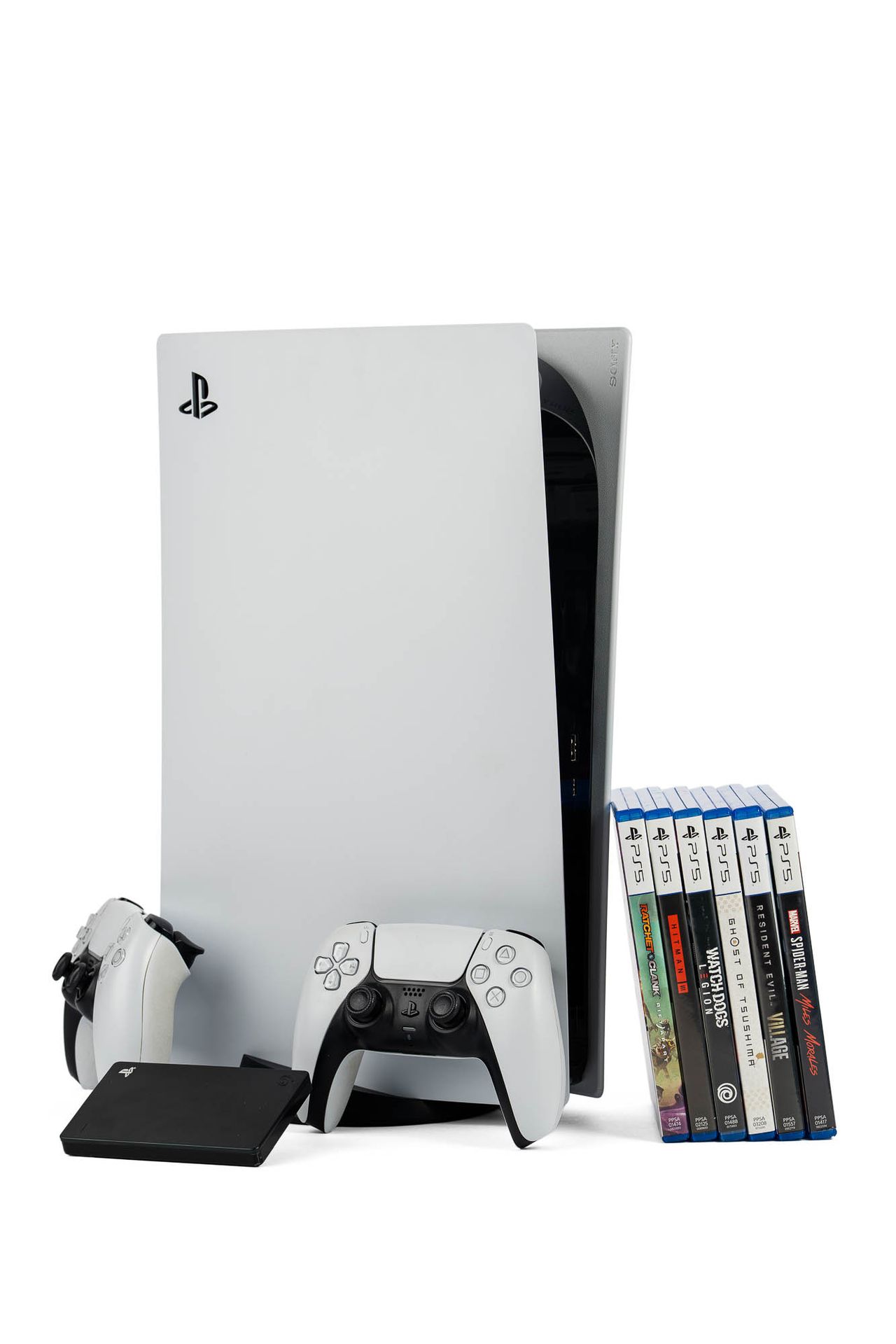 Null 
	Una console PlayStation 5 con 2 controller, 6 giochi e un disco rigido da&hellip;