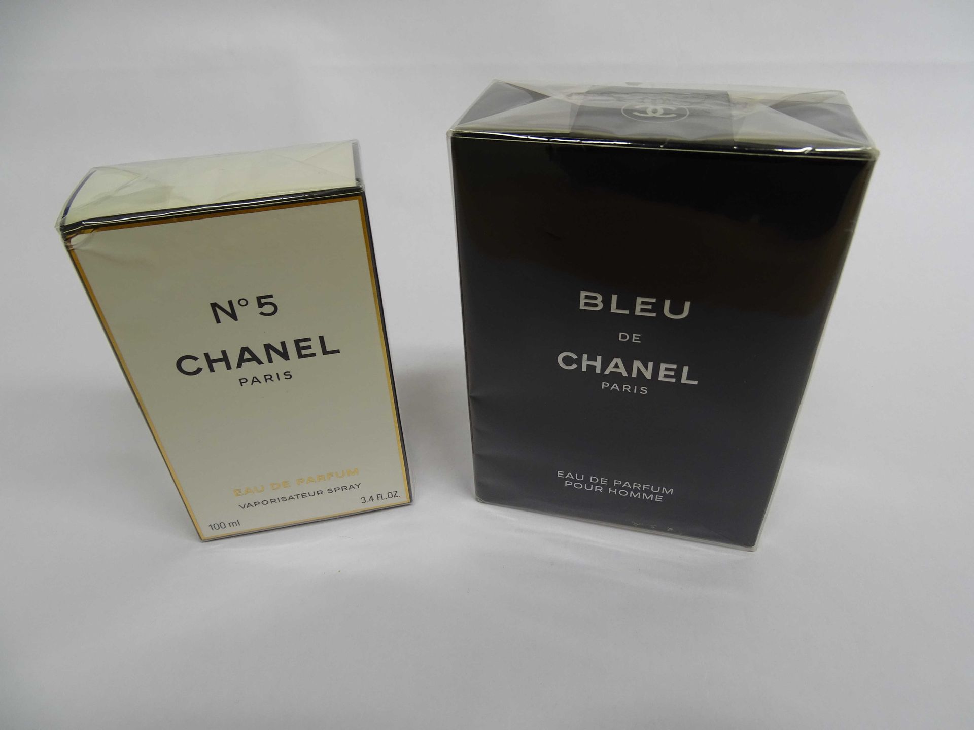 Null 
	Un lot comprenant :

- une eau de parfum pour homme Bleu de Chanel 150 ml&hellip;