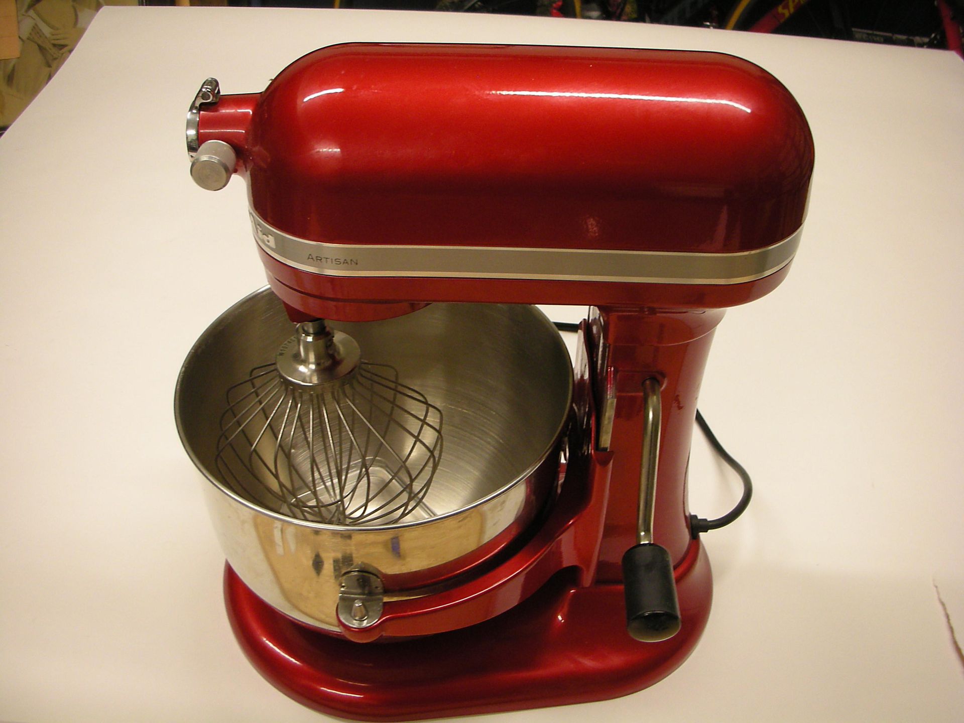 Null 
	A new Kitchenaid with its accessories.

Good delivered by the TJ of Lyon.&hellip;