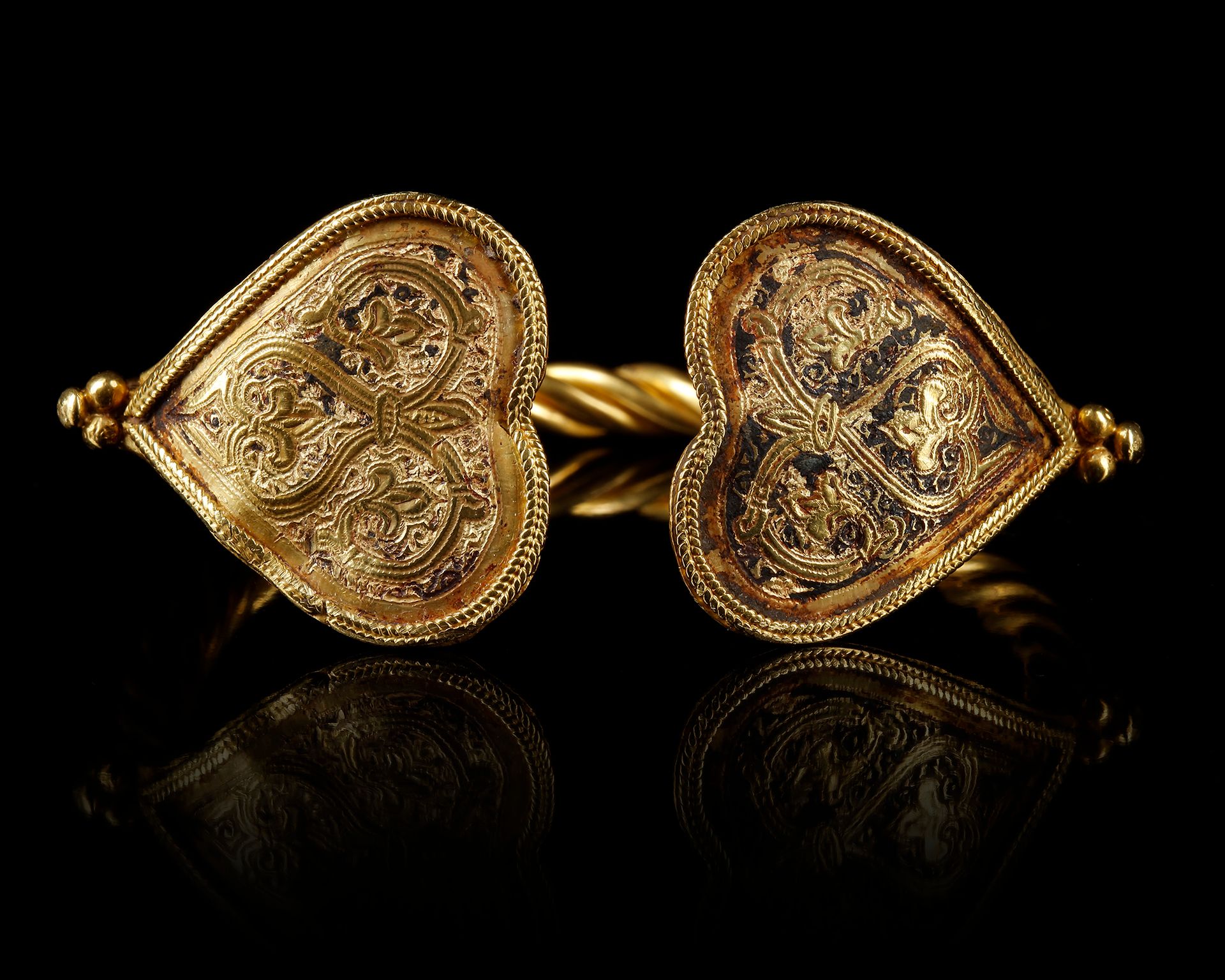 AN ISLAMIC TWISTED NIELLO GOLD BRACELET, SELJUK, 12TH-3TH CENTURY This bracelet &hellip;