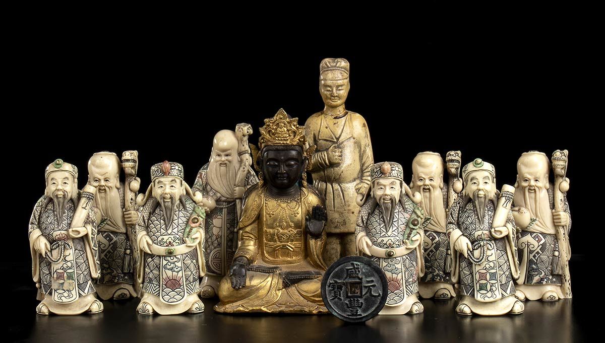 Null 十件雕塑和一枚硬币
中国，20世纪

最高17厘米
