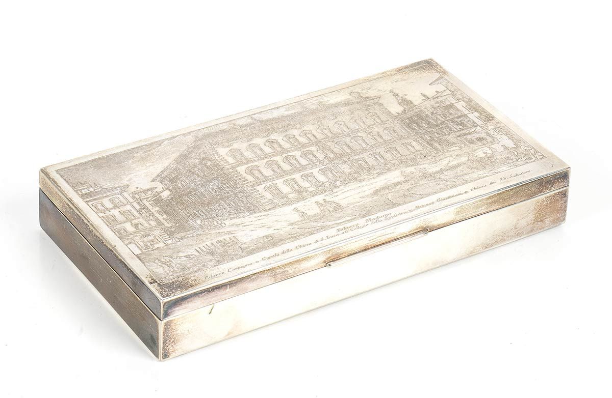 Null 800/1000银盒，有乔瓦尼-斯帕多里尼的献词
给阿明托尔-范法尼 - 意大利，20世纪

长方形，盒盖上刻有罗马玛达玛宫的图案和铭文 "Ad Am&hellip;