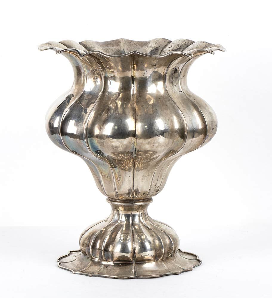 Null Vase en argent 800/1000 - Italie, 20ème siècle

de forme façonnée. Diamètre&hellip;