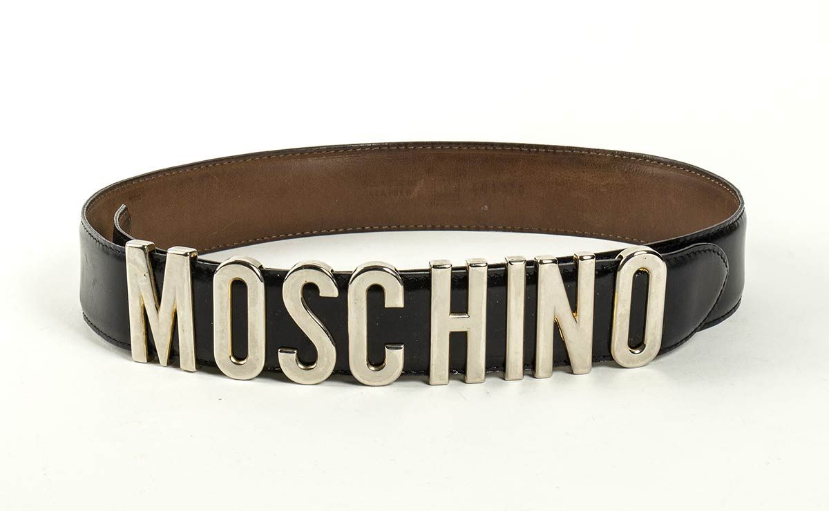 Null MOSCHINO BY REDWALL

LEATHER BELT

Late 80s



Gilded metal logo lettering &hellip;