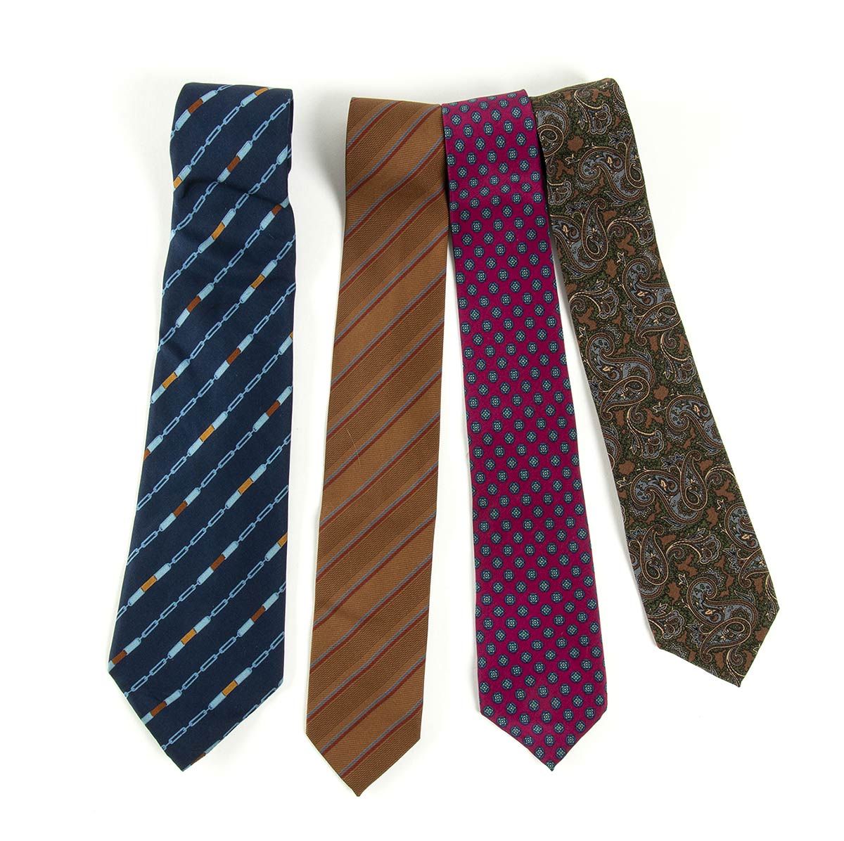 Null LOT OF 4 TIES

70s / 80s



A lot of 4 ties



General conditions grading B