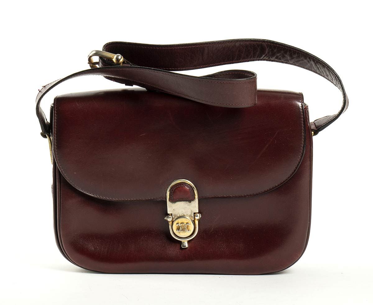 Null CELINE

SHOULDER BAG

70s



Burgundy leather shoulder bag, gilded hardware&hellip;
