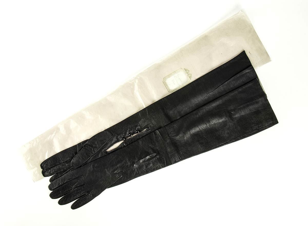 Null CHRISTIAN DIOR

LEATHER GLOVES

50s / 60s



A pair of black leather elbow &hellip;