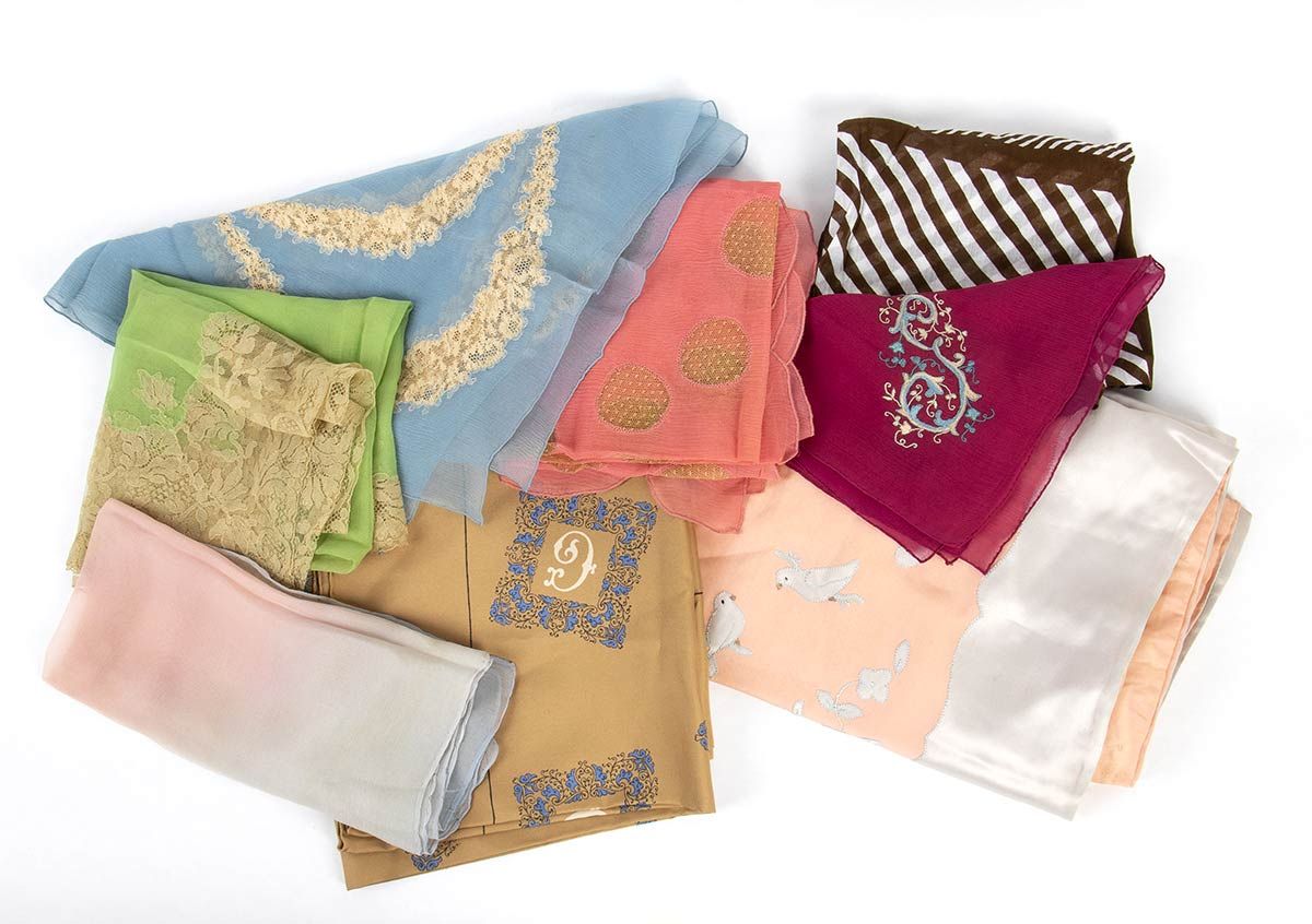 Null 丝绸围巾

30年代/50年代



一批8条丝巾



一般情况下评级为B/C（有磨损的迹象）。