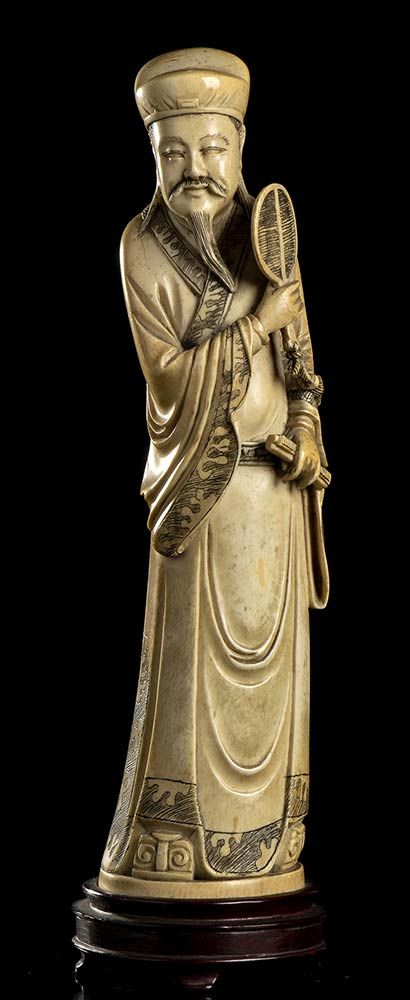 AN IVORY DIGNITARY AN IVORY DIGNITARY

China, early 20th century

39 cm high



&hellip;