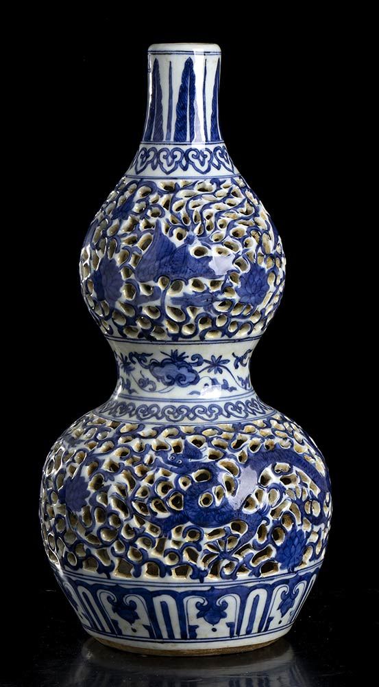 A 'BLUE AND WHITE' AND RETICULATED PORCELAIN DOUBLE GOURD VASE, HULUPING 青花网纹双耳葫&hellip;