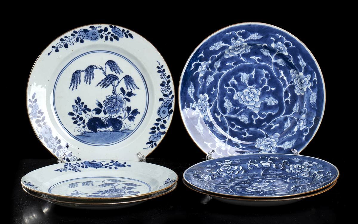 SIX 'BLUE AND WHITE' PORCELAIN DISHES 六个 "青花 "瓷盘

中国，清朝，18世纪

每个直径23厘米



出处：意大利&hellip;