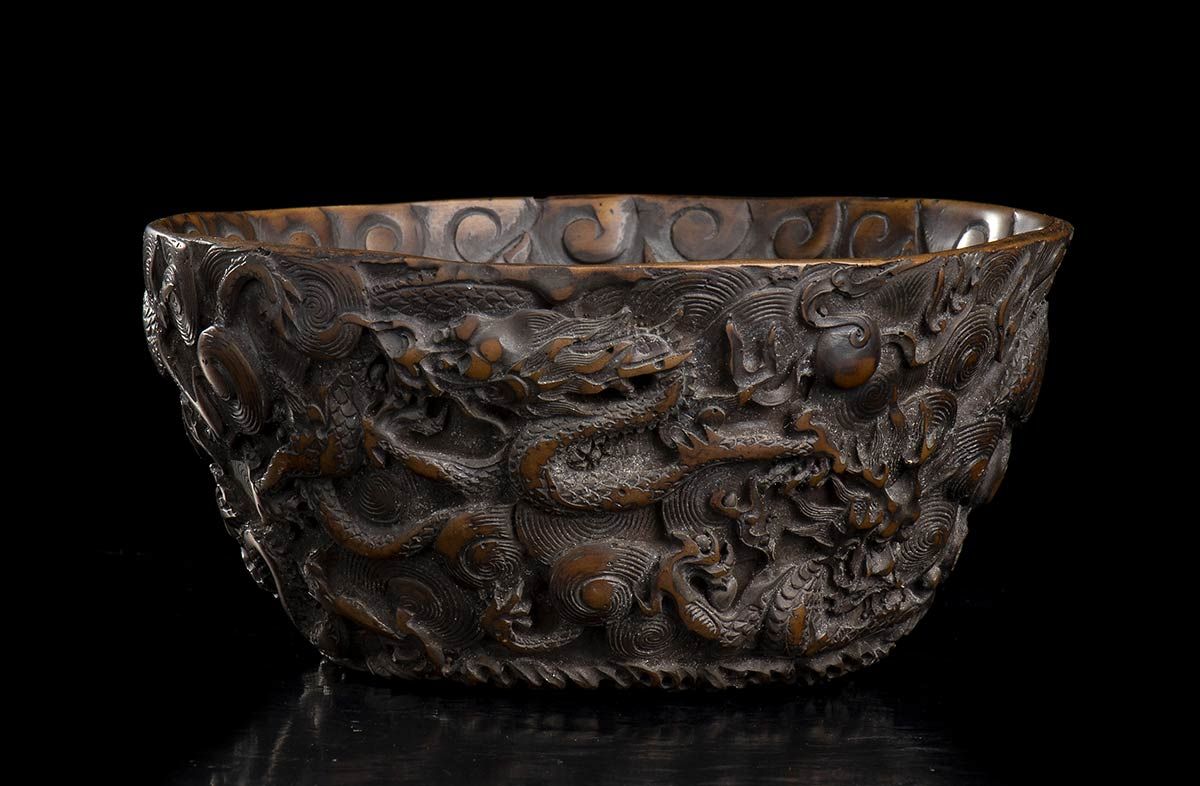 A CARVED 'DRAGON' BOWL 雕花龙纹碗

中国，20世纪

7 x 14,8 cm



出处：意大利私人收藏。