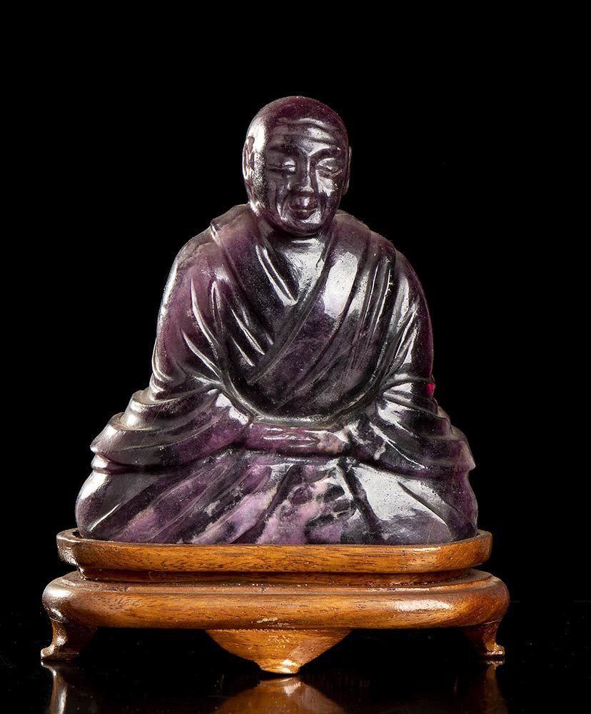 AN AMETHYST MONK AN AMETHYST MONK

China, 20th century

14 cm high (including th&hellip;