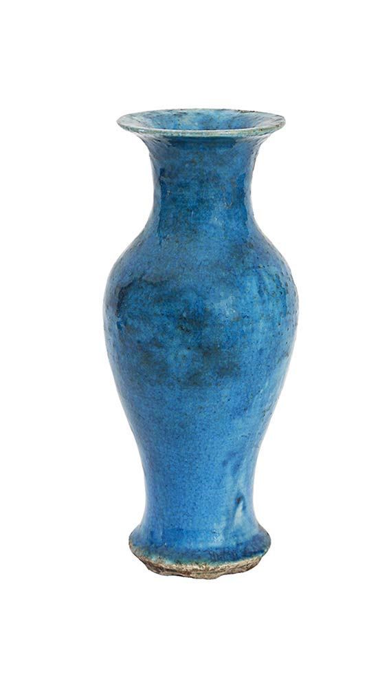 A TURQUOISE GLAZED PORCELAIN BALUSTER VASE 绿松石釉面瓷器柱形花瓶

中国，清朝，19世纪

高20厘米



出处：&hellip;