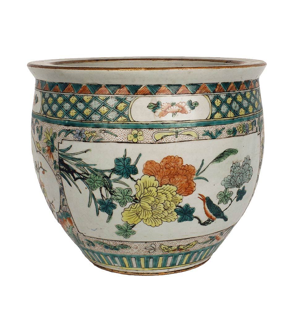 A 'FAMILLE VERTE' PORCELAIN CACHEPOT 珐琅彩瓷器罐

中国，20世纪

25,3 x 29,2 cm



出处：意大利私人&hellip;