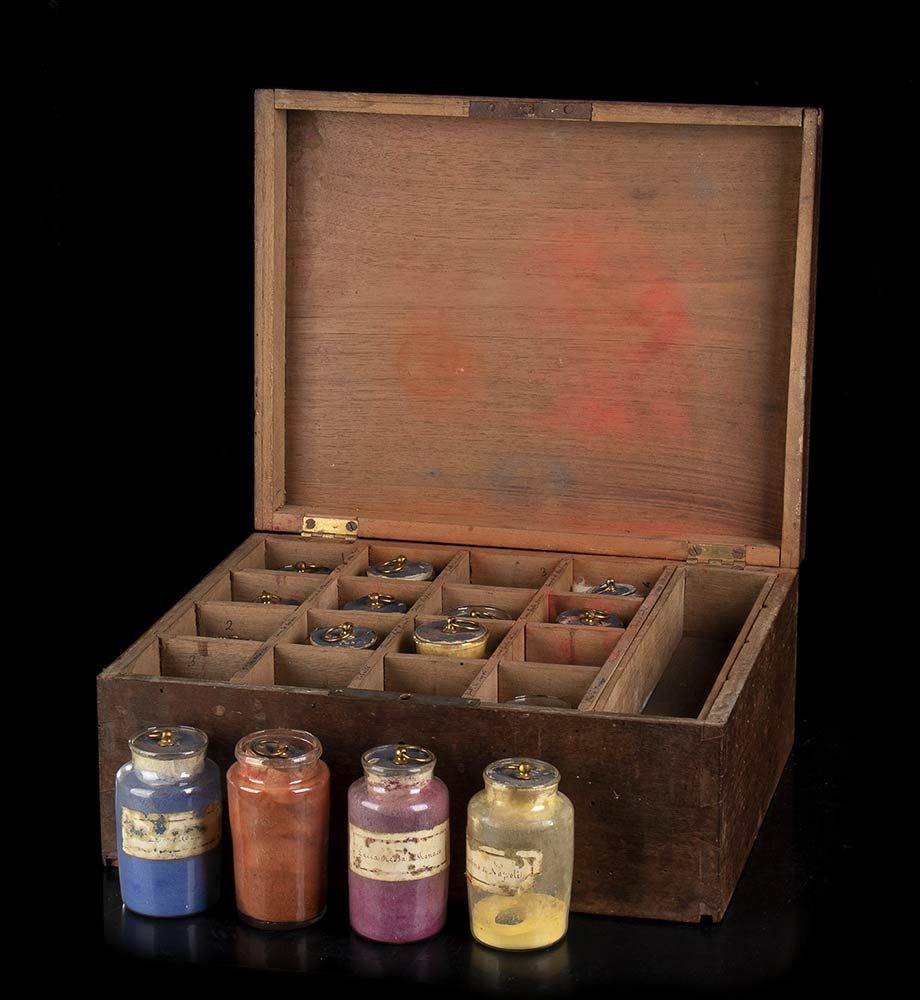 PAINTER'S BOX WITH GLASS CONTAINERS FOR COLORS 盒子里有十个调味品容器。尺寸：31厘米 x 17厘米