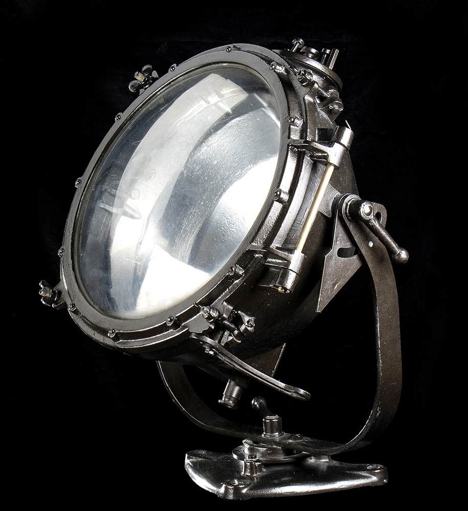 HEAD LIGHT Schiffsscheinwerfer aus dem Zweiten Weltkrieg aus Gusseisen und Glas.&hellip;