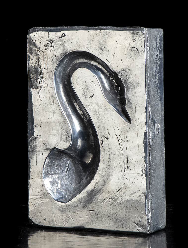 METAL MOLD DEPICTING A SWAN Box with wrought iron chisels for goldsmith. Dimensi&hellip;