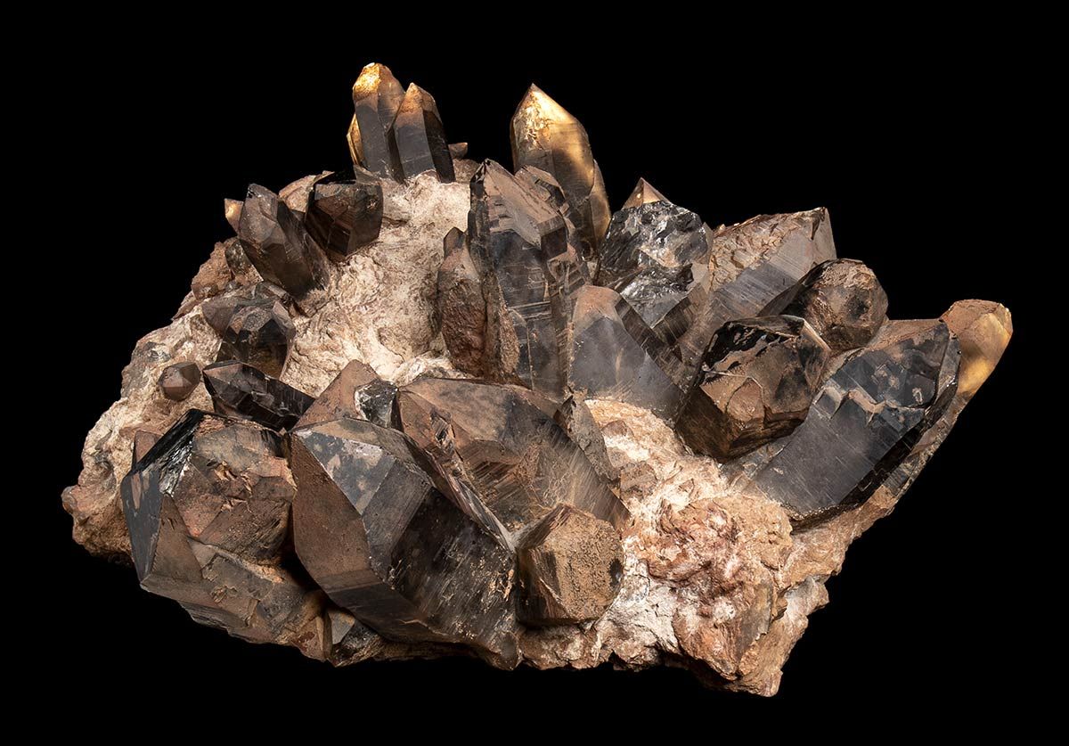 GREAT QUARTZ MINERAL Grand bloc de quartz fumé. Dimensions : 40 x 26 x 52 cm