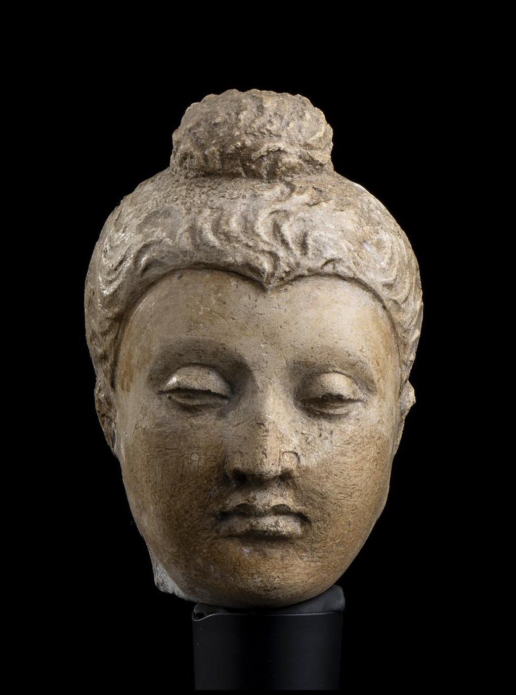 A STUCCO BUDDHA HEAD 灰泥菩萨头像
犍陀罗风格

14 x 9厘米

出处：意大利私人收藏。