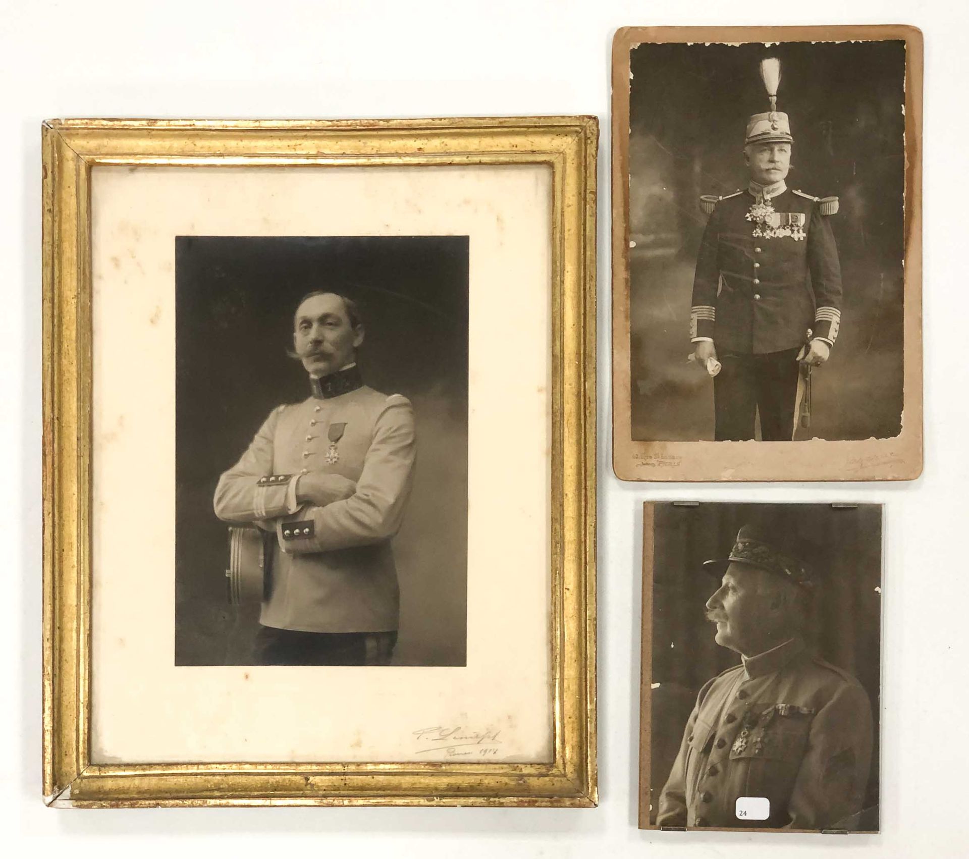 Null Satz von drei Fotografien: 

- Eines von Oberst JULLIEN in Uniform der ESM &hellip;