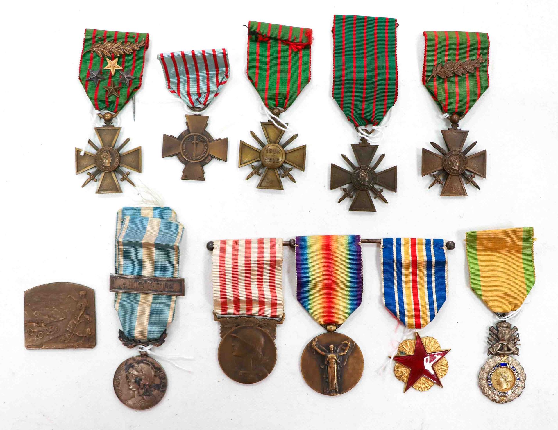Null 法国

一战装饰品一套10枚

- 带有 "阿尔及利亚 "扣子的殖民地纪念章

- 纪念性的14-18

- 互助奖章

- 伤员奖章

- 四个战争&hellip;