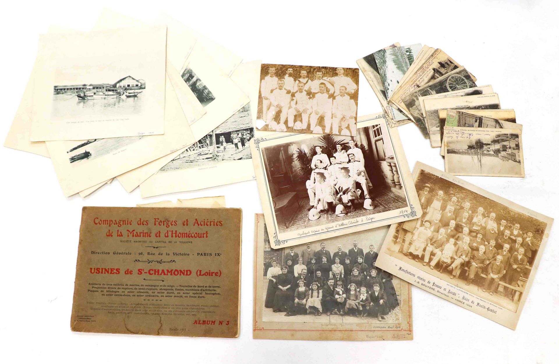 Null Set von Souvenirs hauptsächlich über Indochina: 

- Zwei Fotografien von So&hellip;
