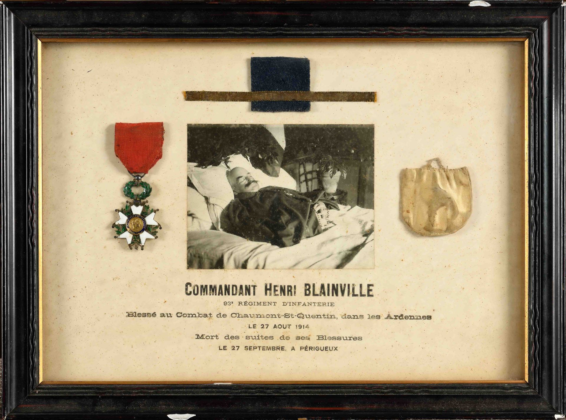Null 1914年9月27日，在夏蒙圣昆廷为法国牺牲的第93军团的亨利-布莱恩维尔少校的纪念框，包括...。

- 临终前的照片，11 x 14 cm

- &hellip;