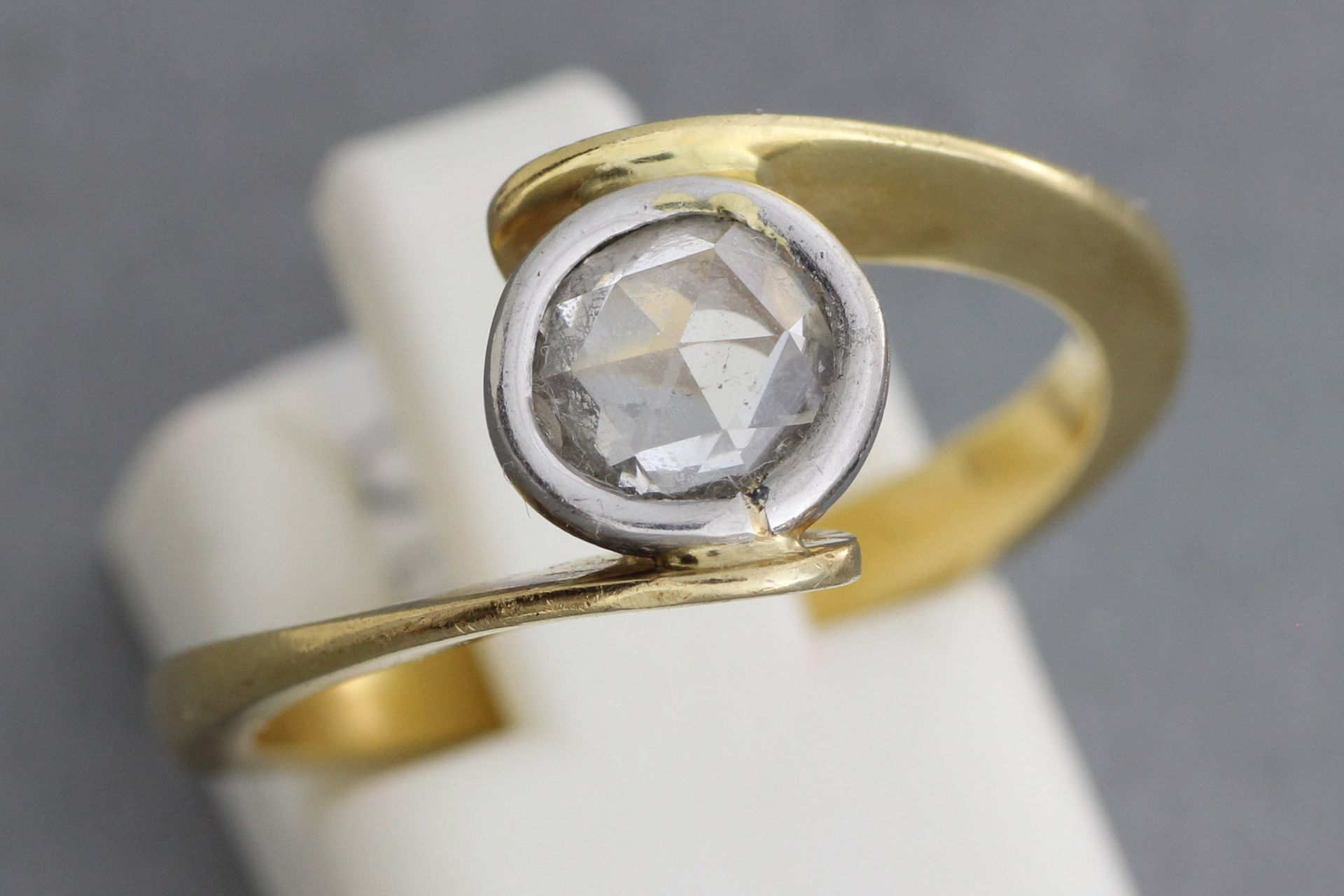 Null 镶有玫瑰式切割钻石的金戒指 - 毛重：4.4克