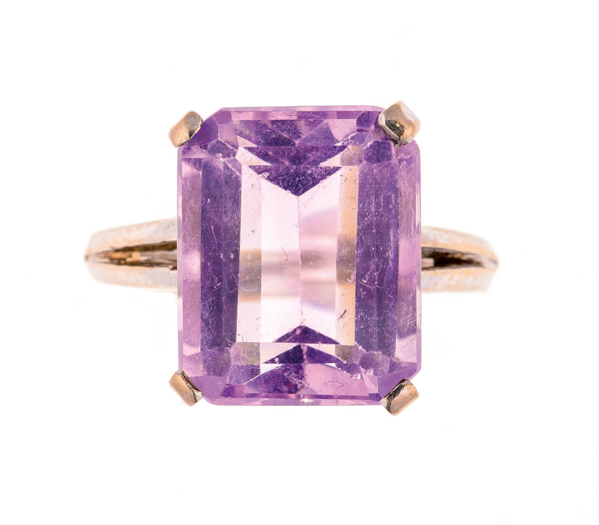 Null White gold ring centered on an emerald-cut amethyst of about 6.4 carats - G&hellip;