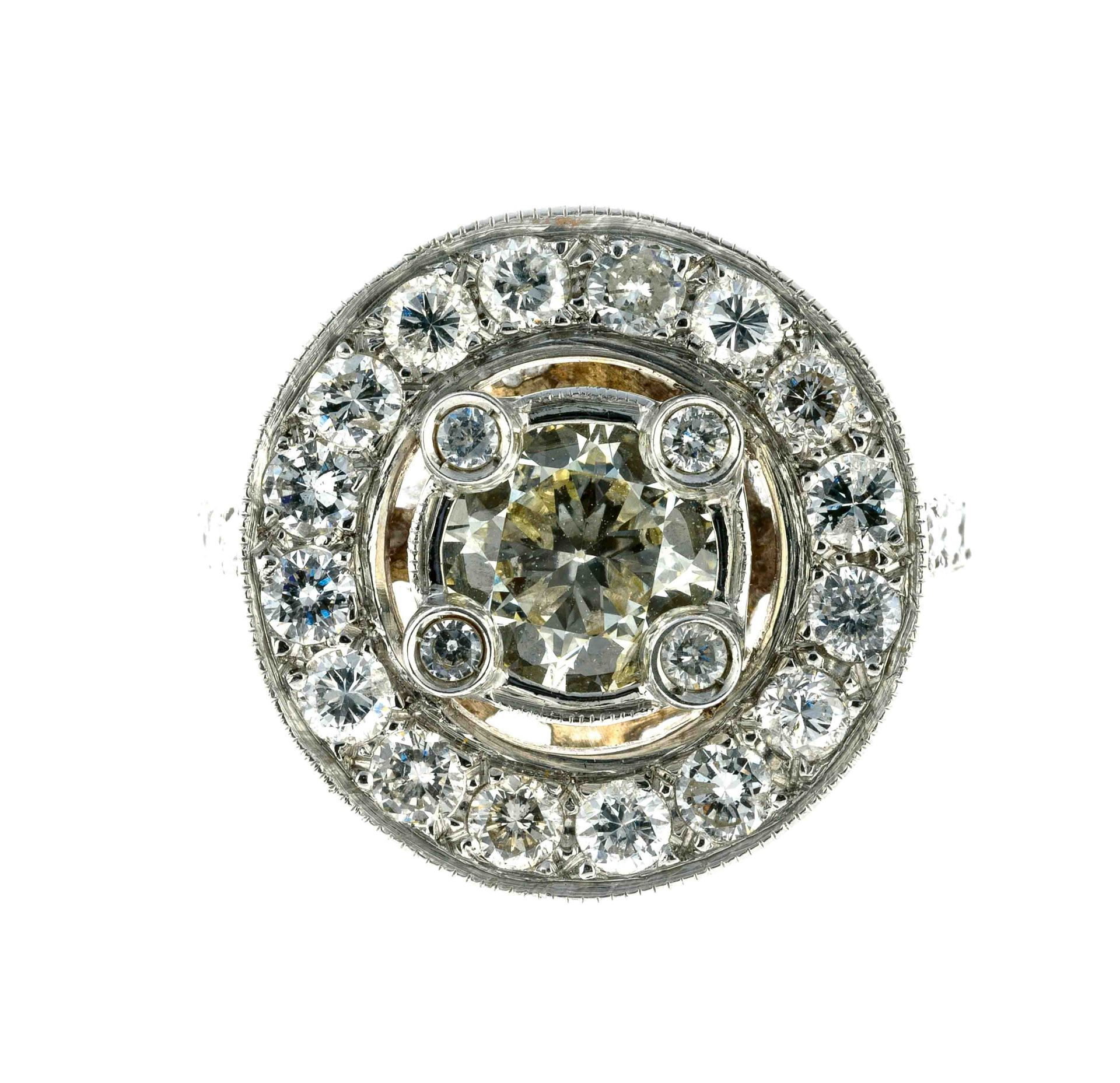 Null 白金戒指，中心为一颗约0.75克拉的钻石，镶嵌的钻石共约0.90克拉 - 毛重：7.1克