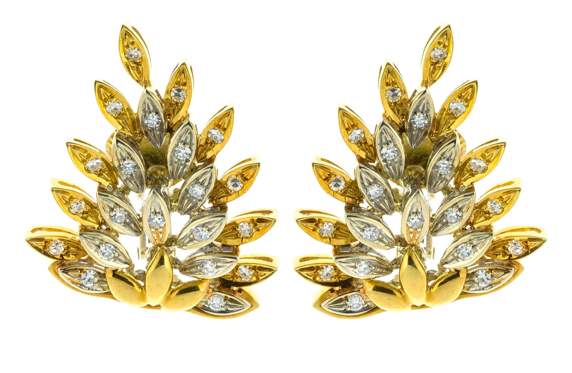 Null Paar "Leaf"-Ohrclips aus zwei mit Diamanten besetzten Goldelementen - Brutt&hellip;