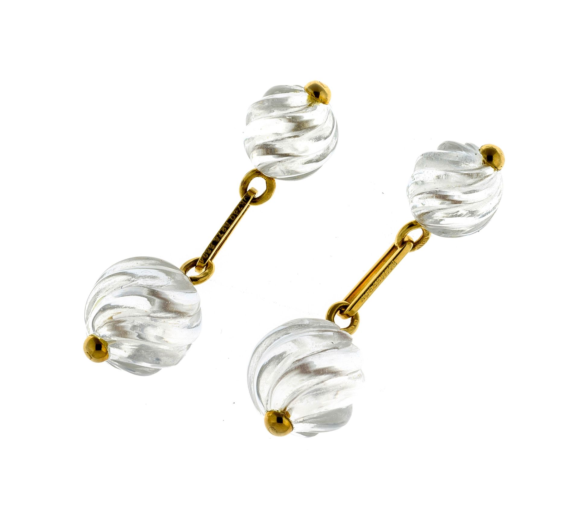 Null BOUCHERON - Pair of gold cufflinks composed of two engraved crystal pearls &hellip;