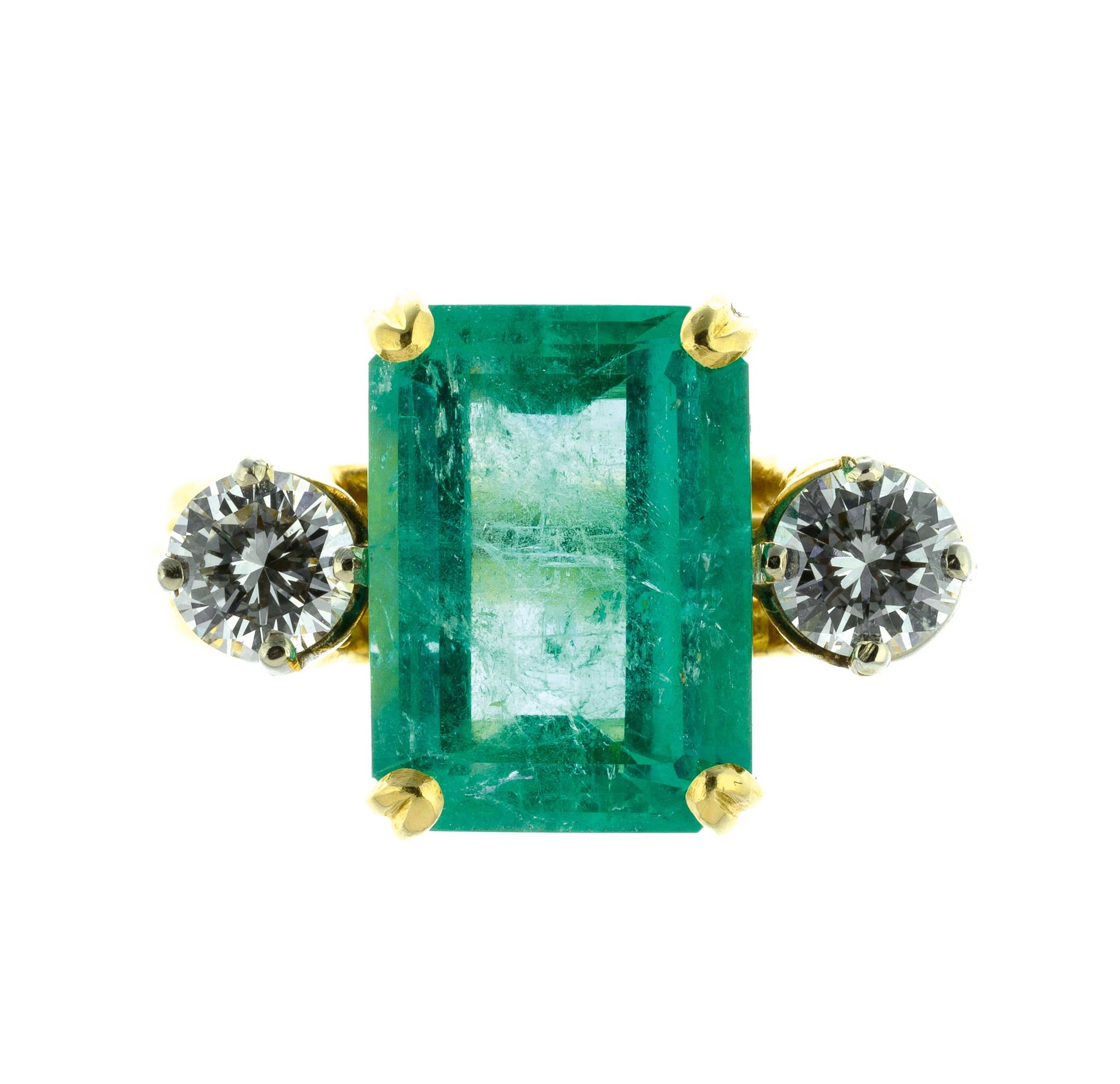 Null 镶嵌着美丽的祖母绿和两颗钻石的金戒指 - 毛重：7.5克