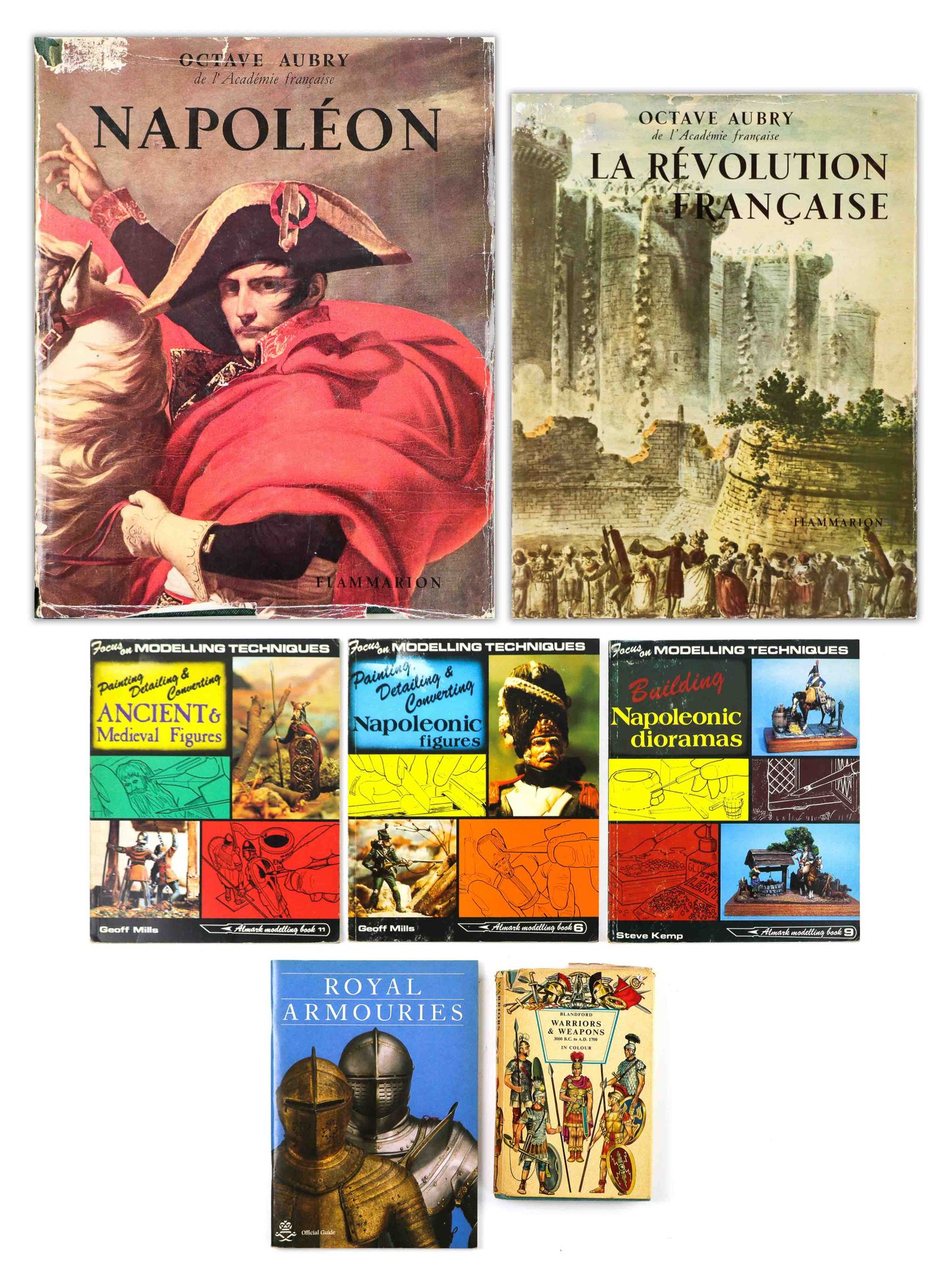 Null 
七册装订本，包括：“法国大革命”。 奥布里。 火烈鸟。 精装“拿破仑”。 奥布里。 火烈鸟。 精装。 我们包括四本关于第一帝国盔甲的小册子。 平装。&hellip;