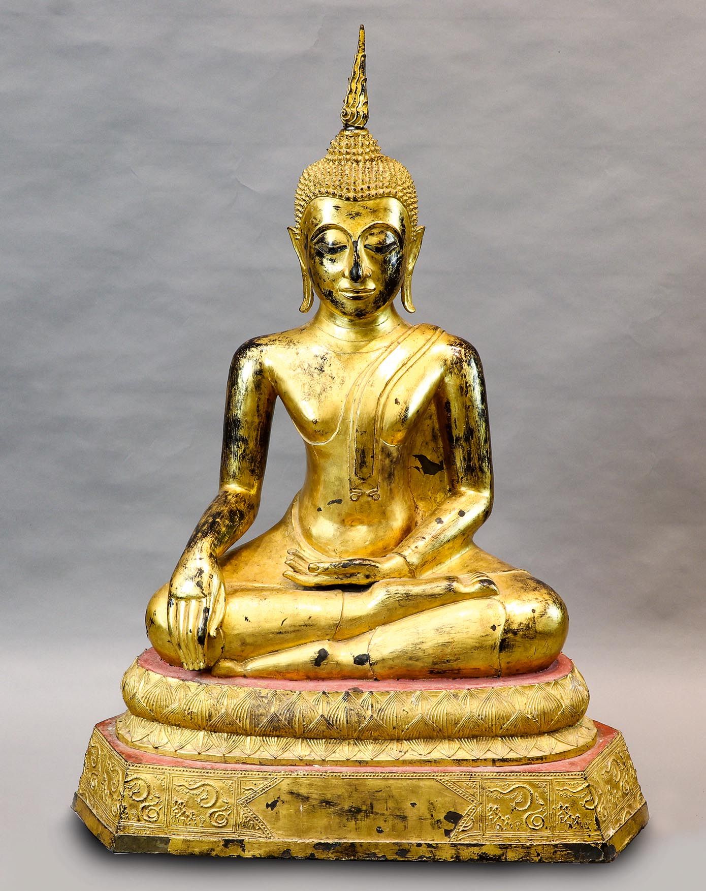 Null Eine bedeutende vergoldete Bronzestatuette des Maravijaya Buddha, dessen Au&hellip;