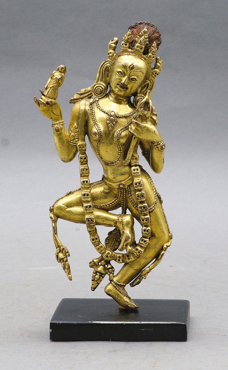 Null Gilded bronze statuette of the goddess Sabari. She is depicted standing, da&hellip;