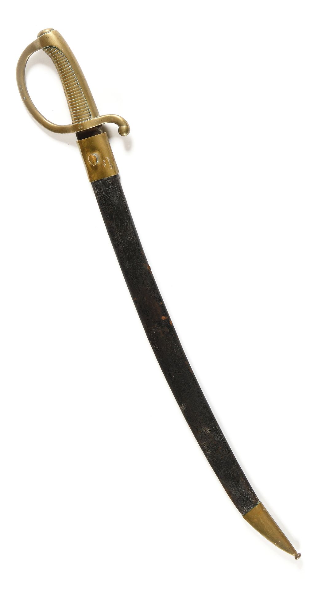 Null 被称为Briquet的步兵军刀模型An XI

冲孔青铜安装，单支枪柄。弯曲的刀片（有严重的凹痕），背面平坦。皮制刀鞘，有两个铜质配件。

A.B.E&hellip;