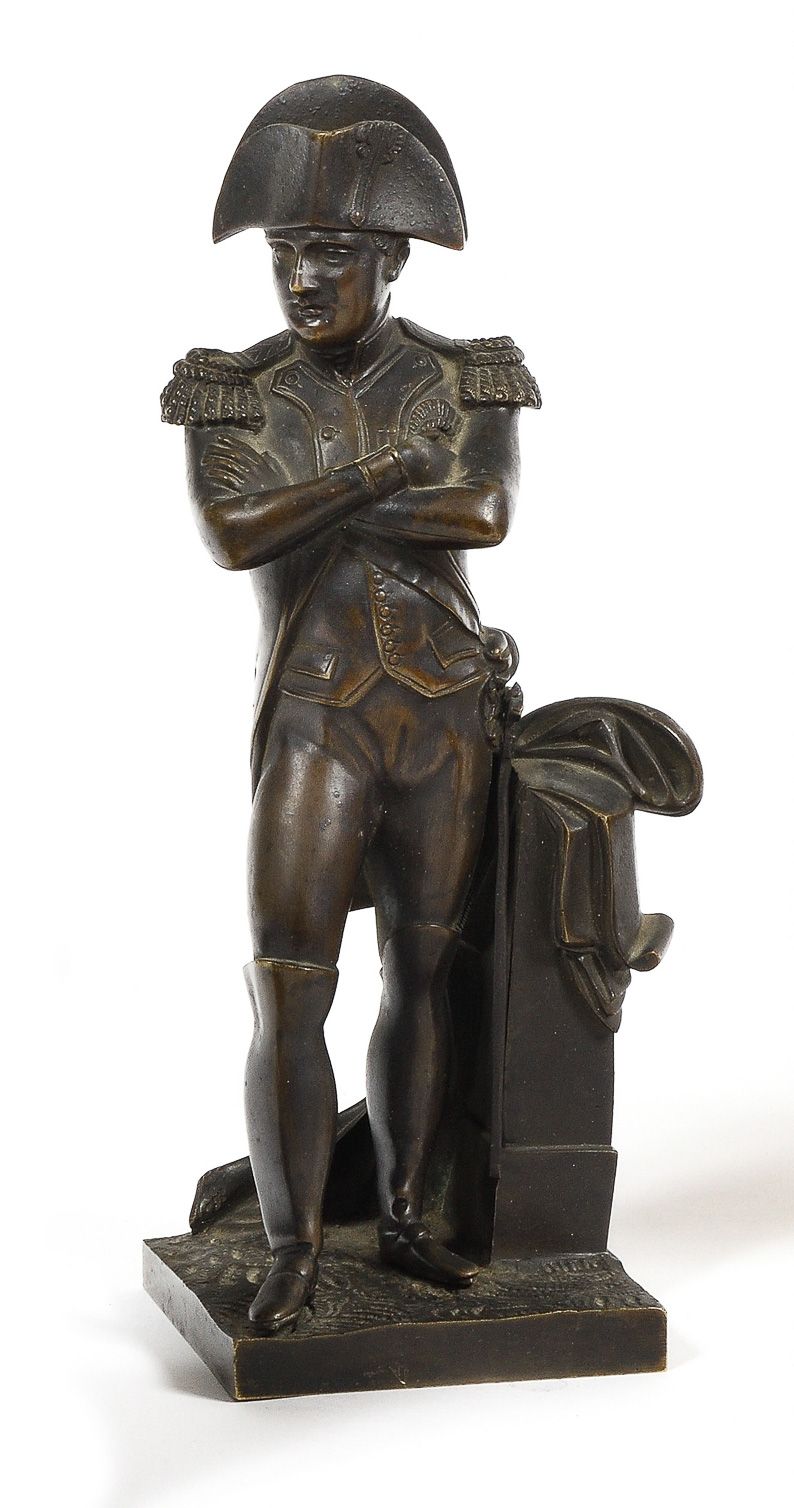 Null "拿破仑一世皇帝，站在那里，双手交叉，穿着制服

方形底座上的青铜证明

19世纪

高：21.5；宽：8厘米

A.B.E.(对剑的意外)