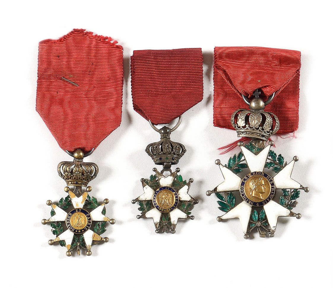 Null 法国

荣誉军团勋章

骑士的明星来自总统时期。

银、金和珐琅（碎片

B.

Présidence和第二帝国时期的两件减法。原样（中心的正反面都不&hellip;
